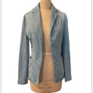 FRANK AND EILEEN Dublin Denim Blazer
Size Small